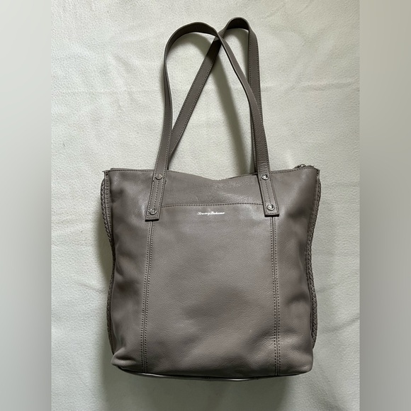 Tommy Bahama Handbags - Tommy Bahama 100% Leather Taupe Zippered Tote